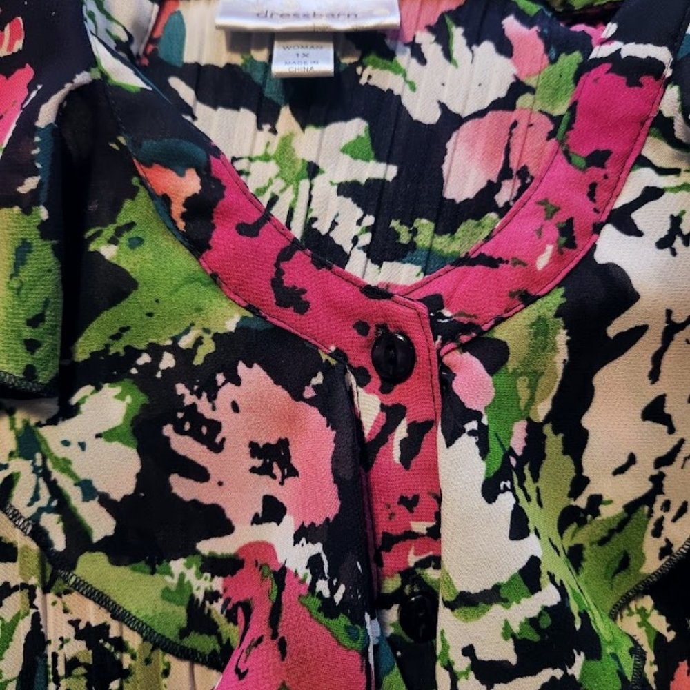 Dressbarn sz 1X pleated floral print button up blouse - Picture 3 of 3